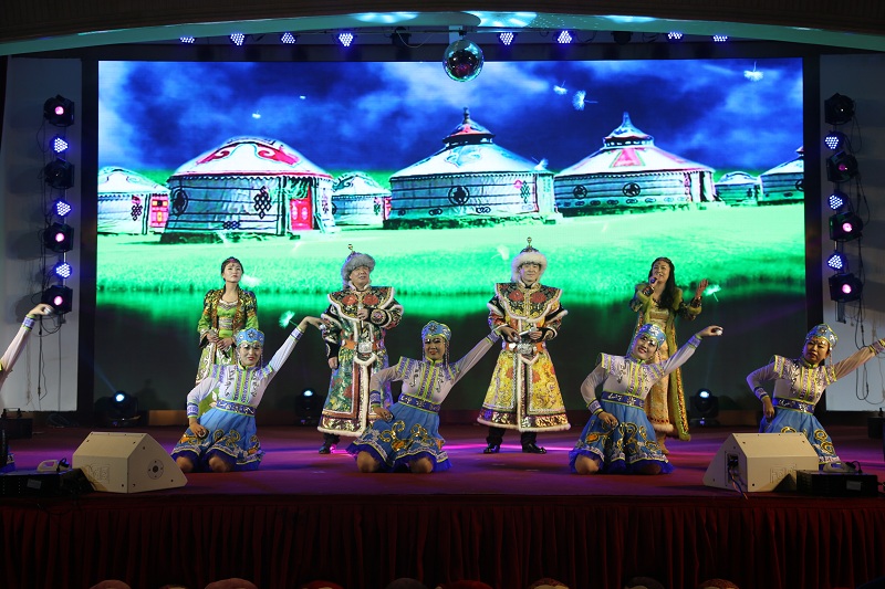 2016文藝匯演集團機關表演董事長作品《接風洗塵》