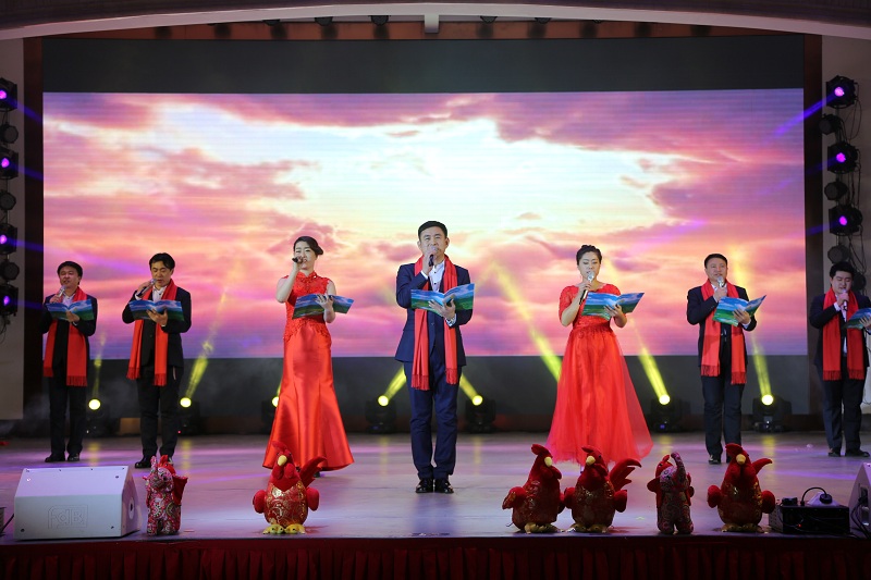 工會主席姜洪濤等人朗誦董事長新作《夢讓人永遠年輕》